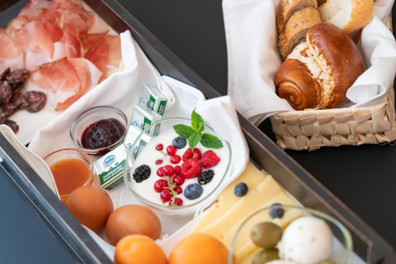 Villa Montis Exclusive Holiday Apartments In Eppan With Spectacular Views Of Dolomites And Bolzano Area Appiano Sulla Strada Del Vino Luaran gambar